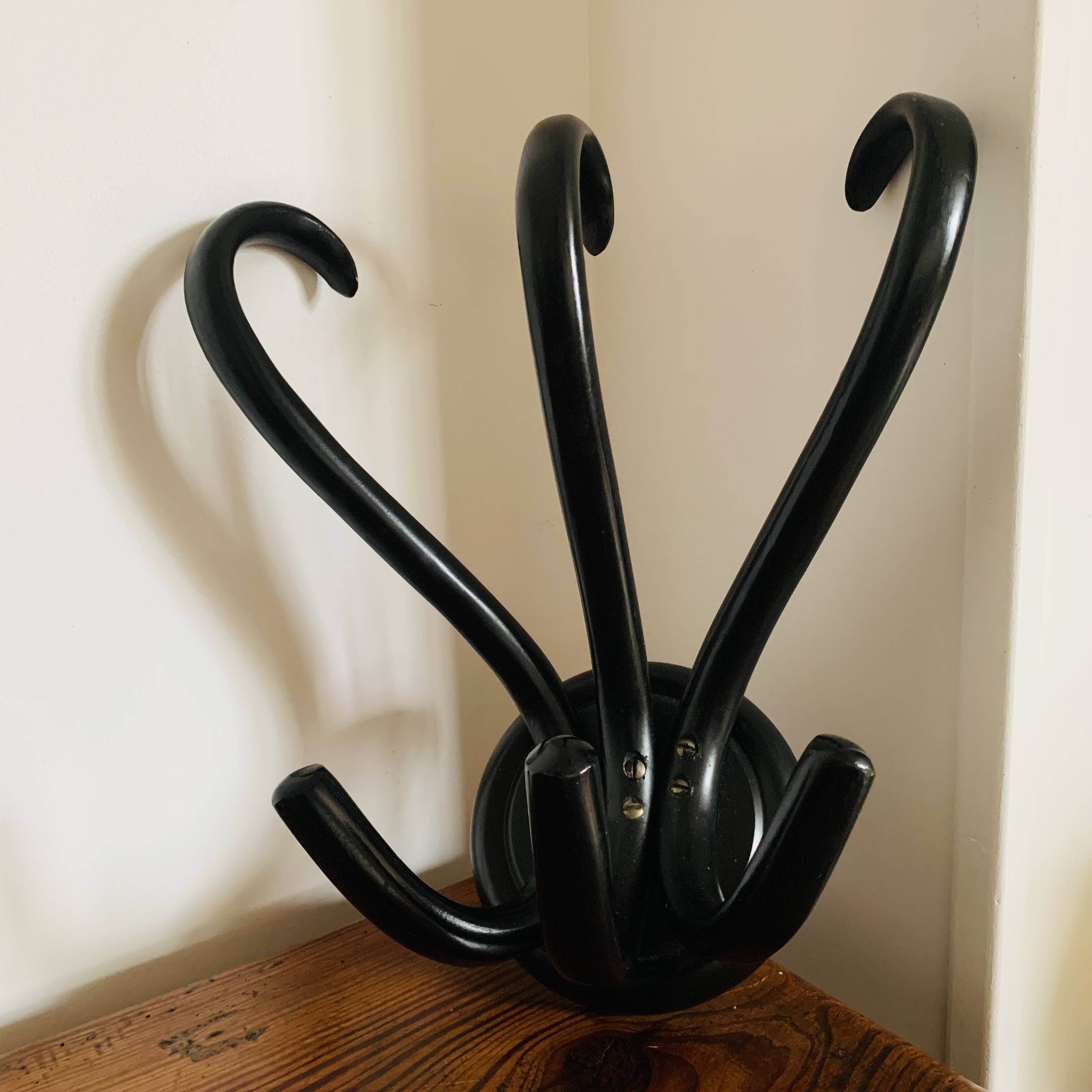 Wall-mounted coat rack with 3 hooks