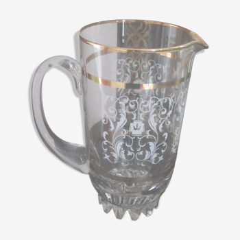 glass water pitcher