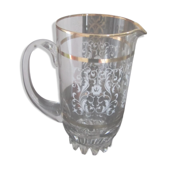 glass water pitcher