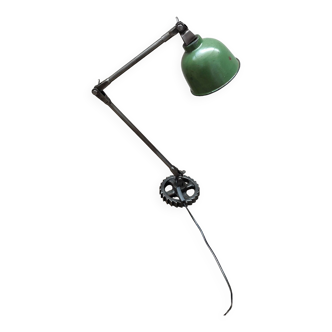 Ancienne lampe industrielle d'atelier deux bras globe émail vert