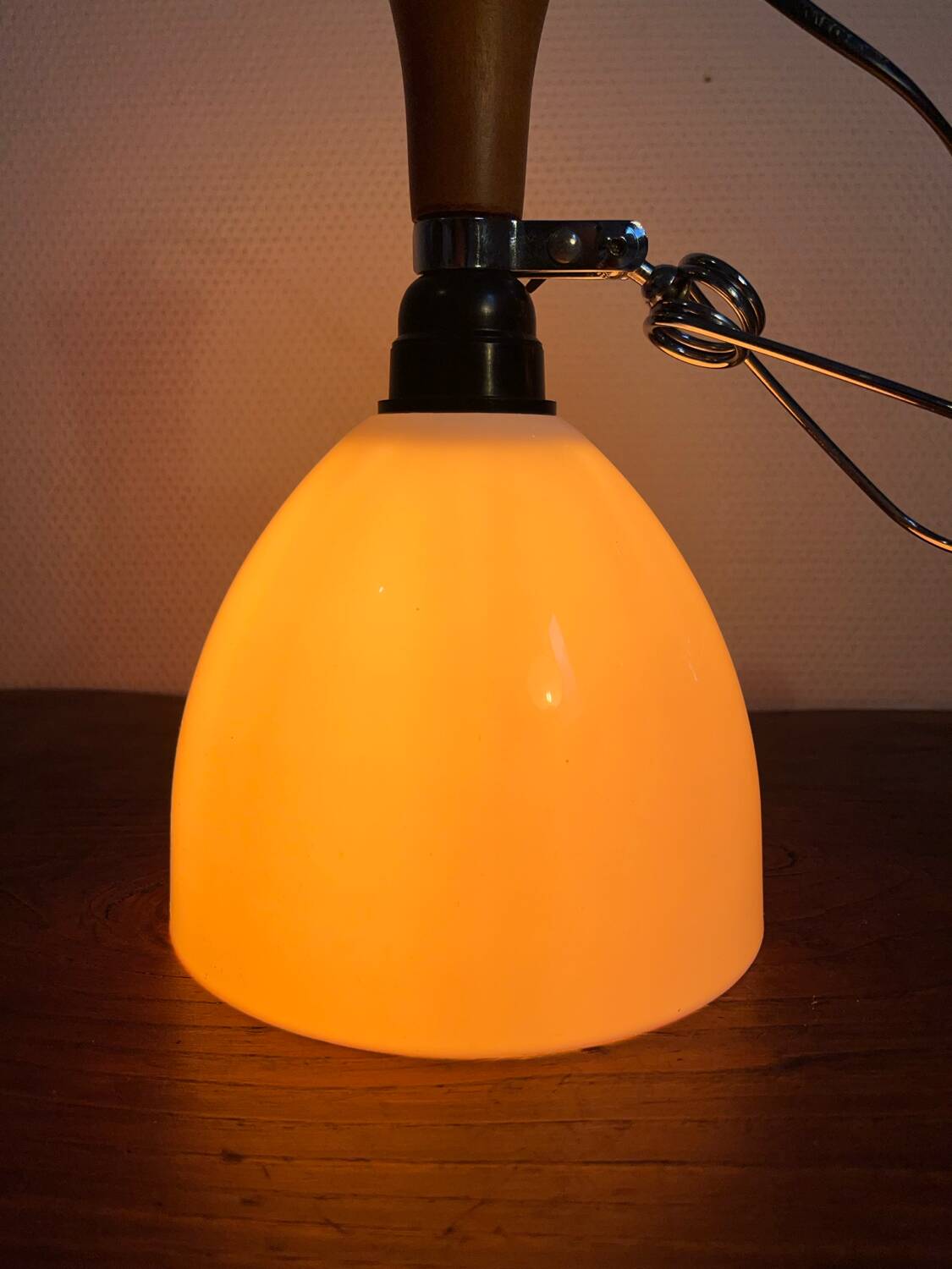 Articulated clamp-on workshop lamp