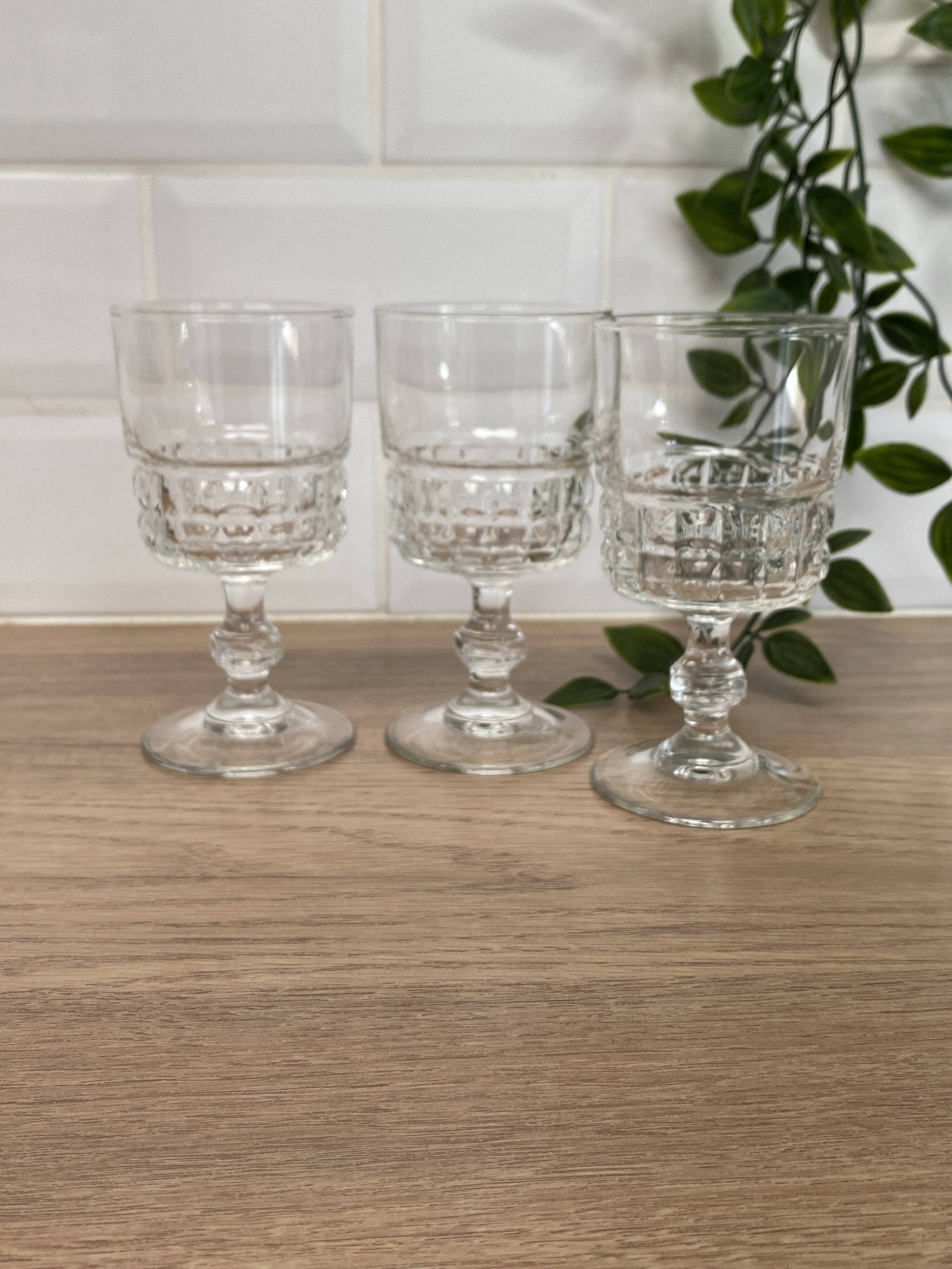 Set of 3 Luminarc Quadrille wine glasses