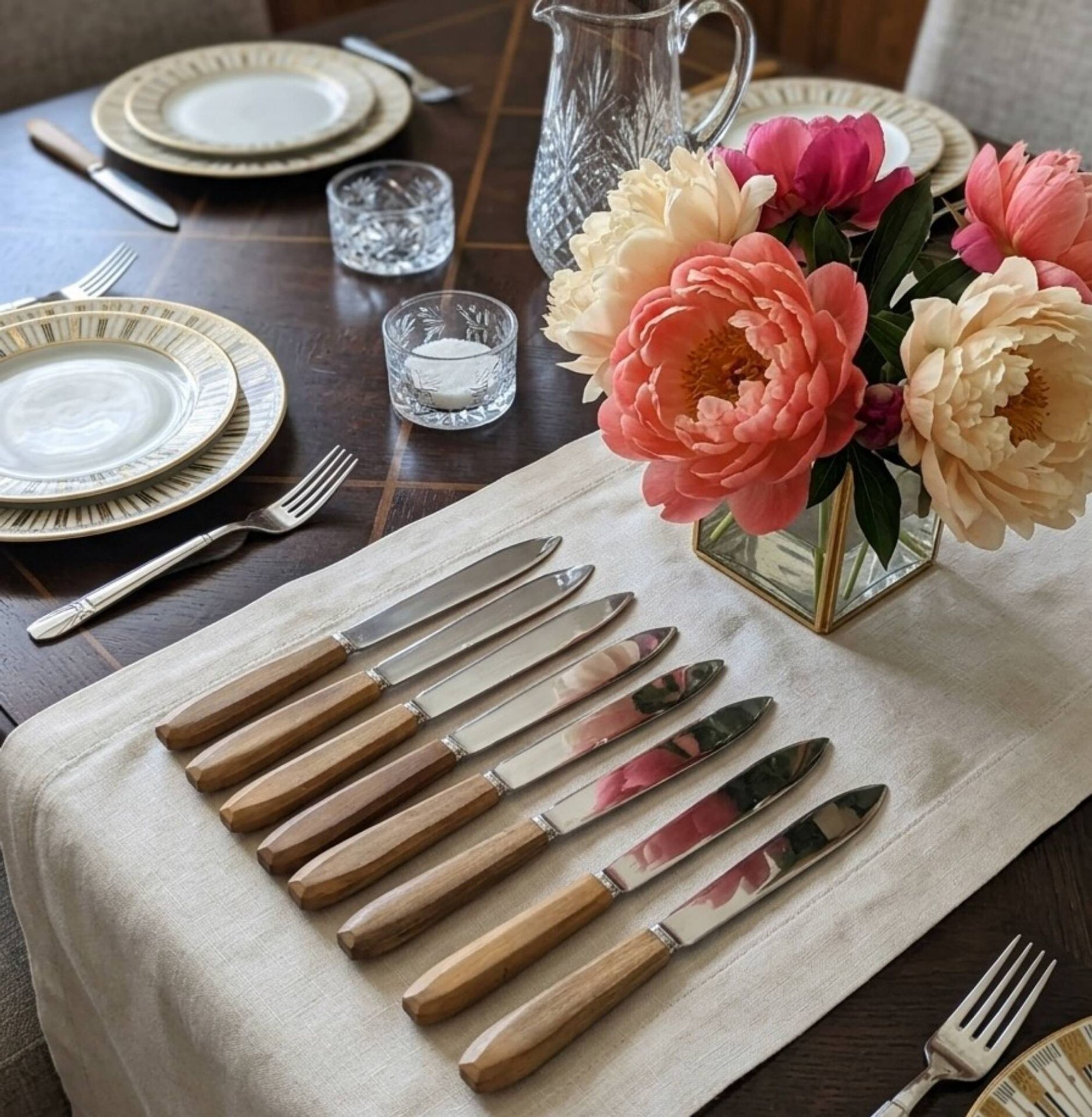 Set of 8 Art Deco Knives with Boxwood Handles & Blades "La Mouette"