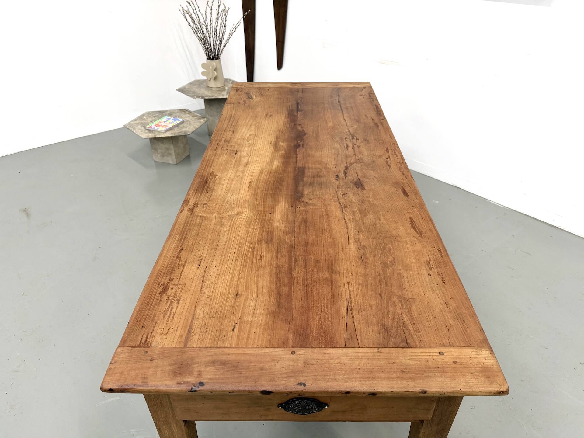 Solid walnut table - Tapered legs