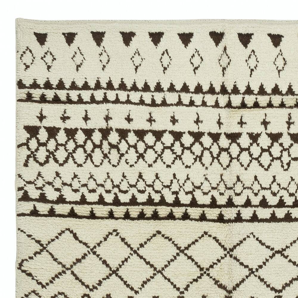 Contemporary Handmade Moroccan Tulu Rug Made of Natural Undyed Wool