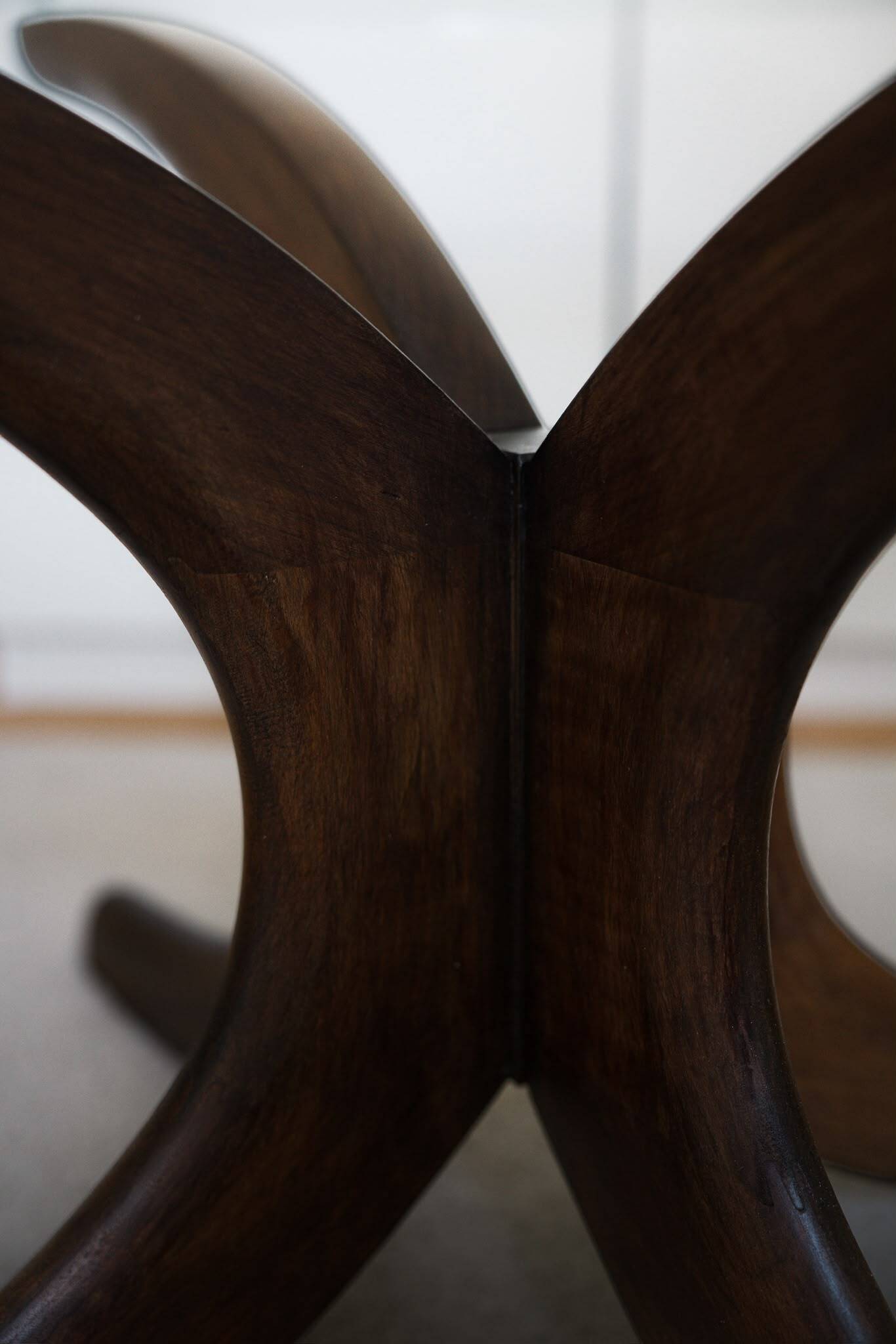 Table basse en verre et en bois