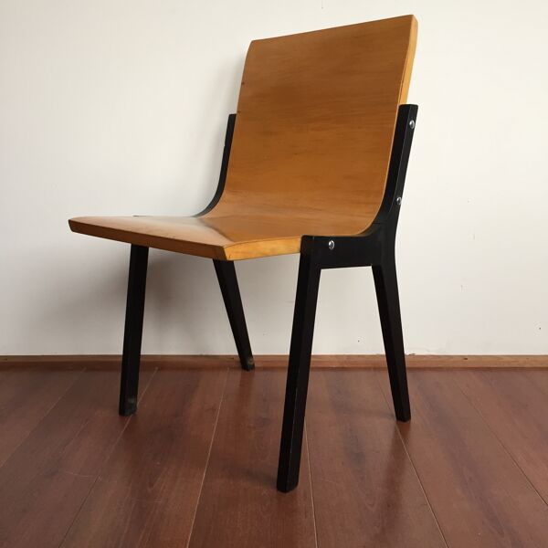Chaises d’église ou d’école des années 1950 en contreplaqué de hêtre et bois teinté noir par Roland Rainer