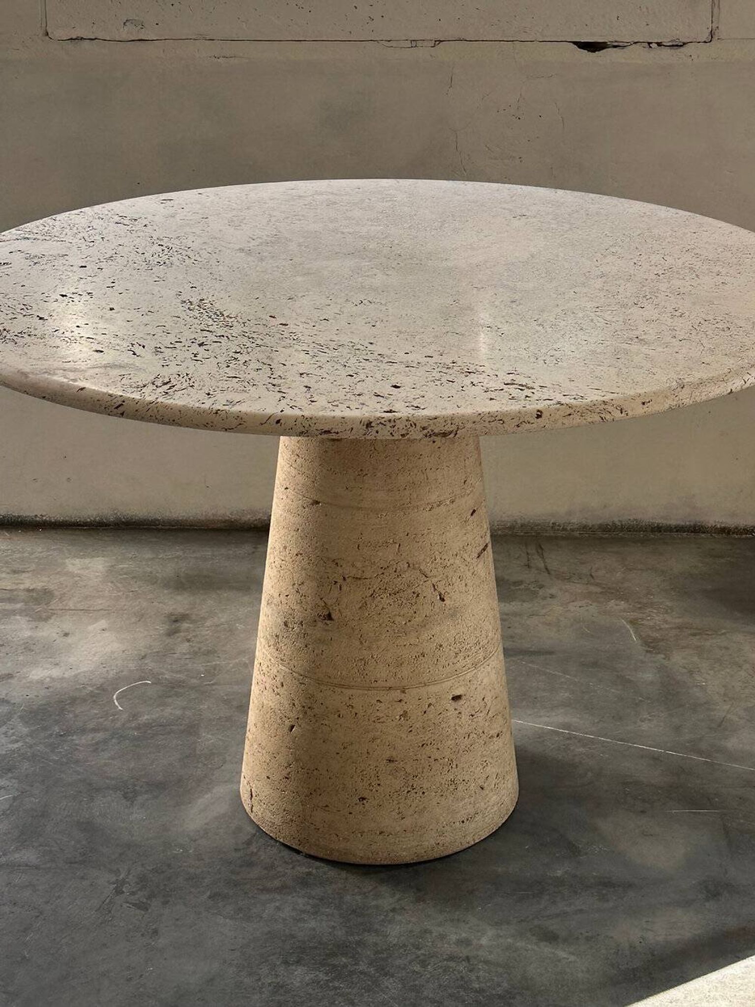 Table à manger en travertin Up & Up, Italie, années 1970