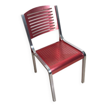 Chaise en métal chromé de couleur rose