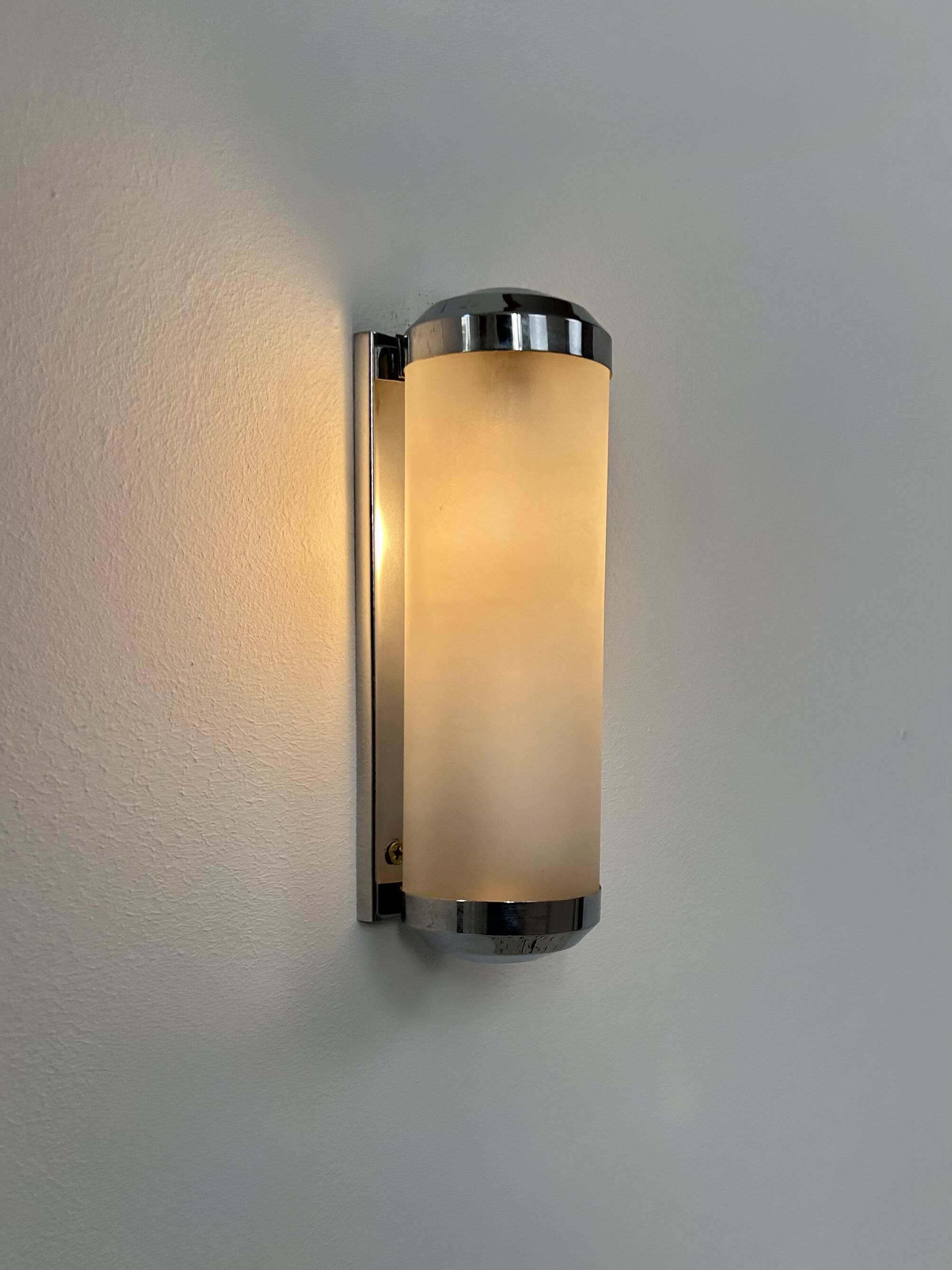 Vintage tubular Art Deco wall light, chrome metal, frosted glass, France, 1930.