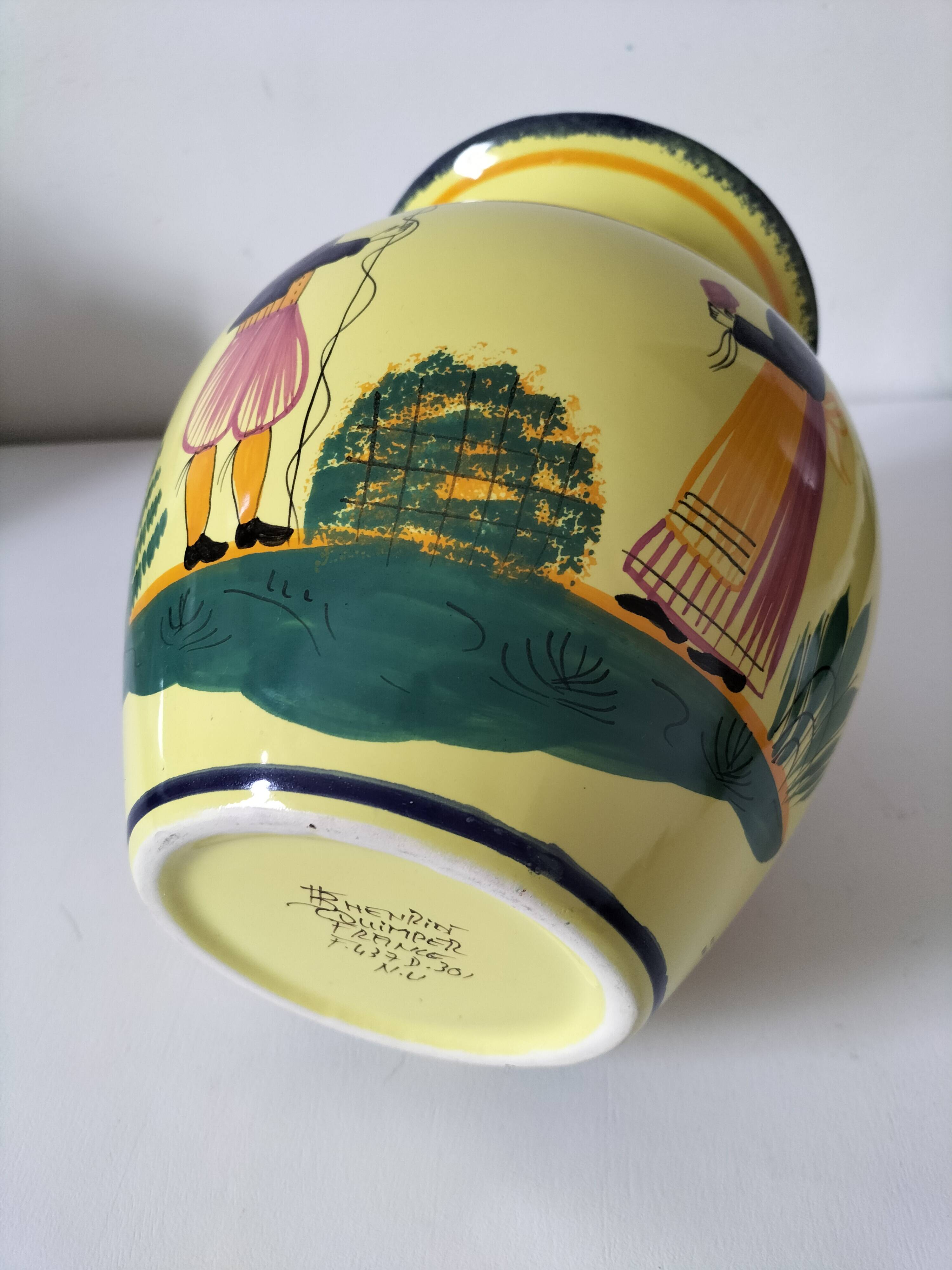Quimper Henriot Vase – Rare mixed decoration (D.301 + monochrome) on a yellow background