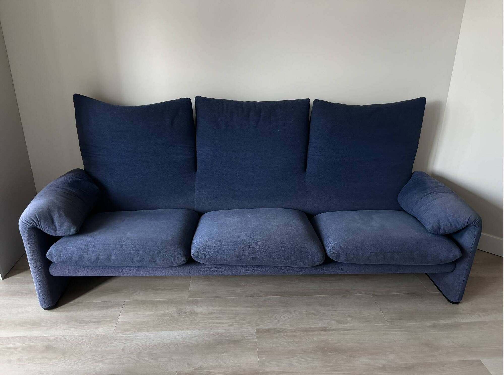 Cassina Maralunga 3-seater sofa, Vico Magistretti, blue