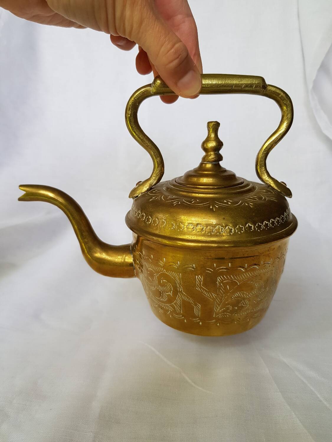 Théière vintage en laiton