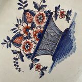 Plat ancien à décor floral