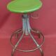 Tabouret industriel vintage 1940-1950, hauteur ajustable par poussoir 75 cm.