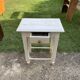 Petite table d'appoint blanche en bois, années 1920, tiroir et pieds tournés