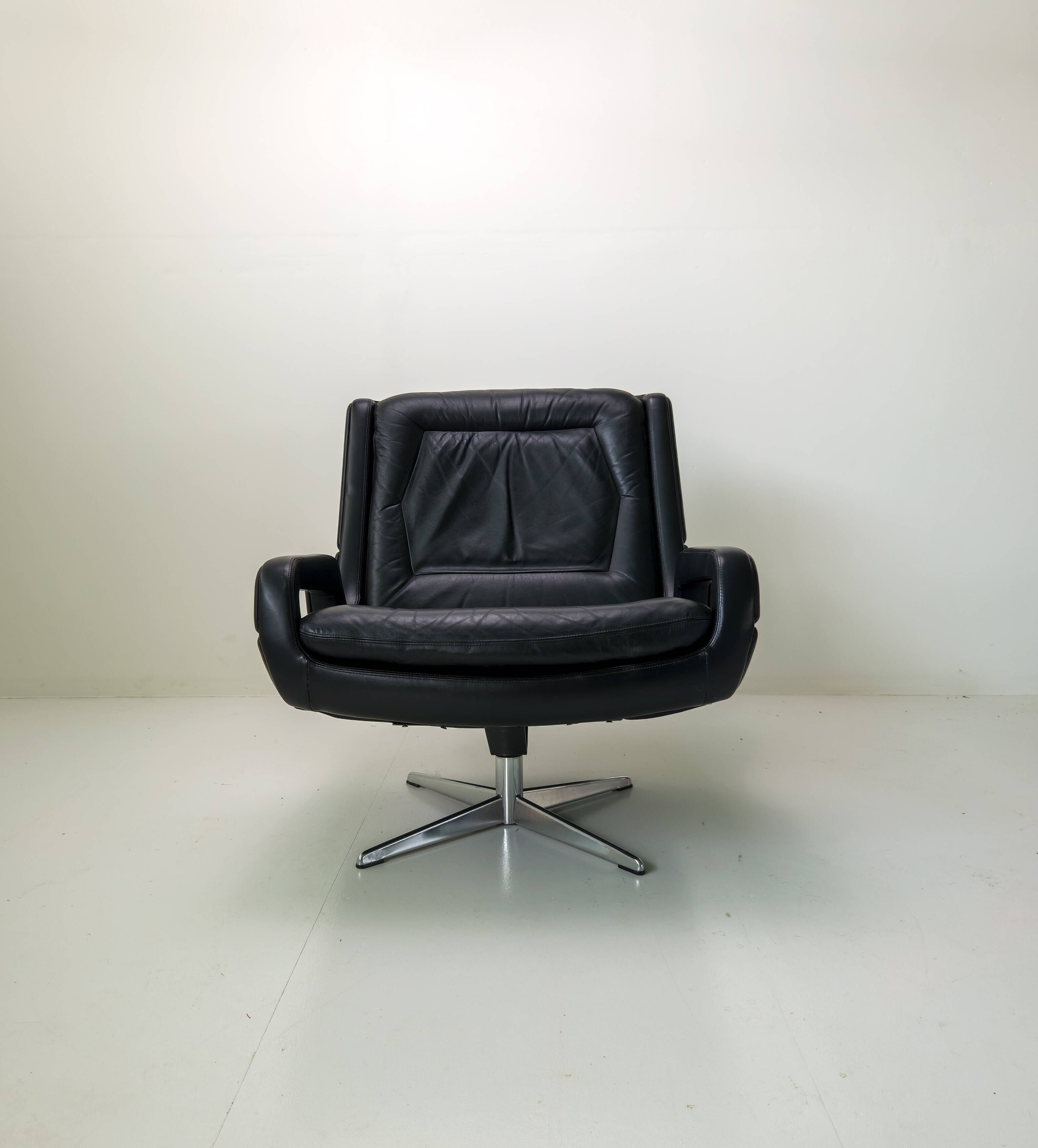 Carl Straub swivel armchair – 1960s/70s