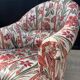 Fauteuil crapaud satin fleuri ancien