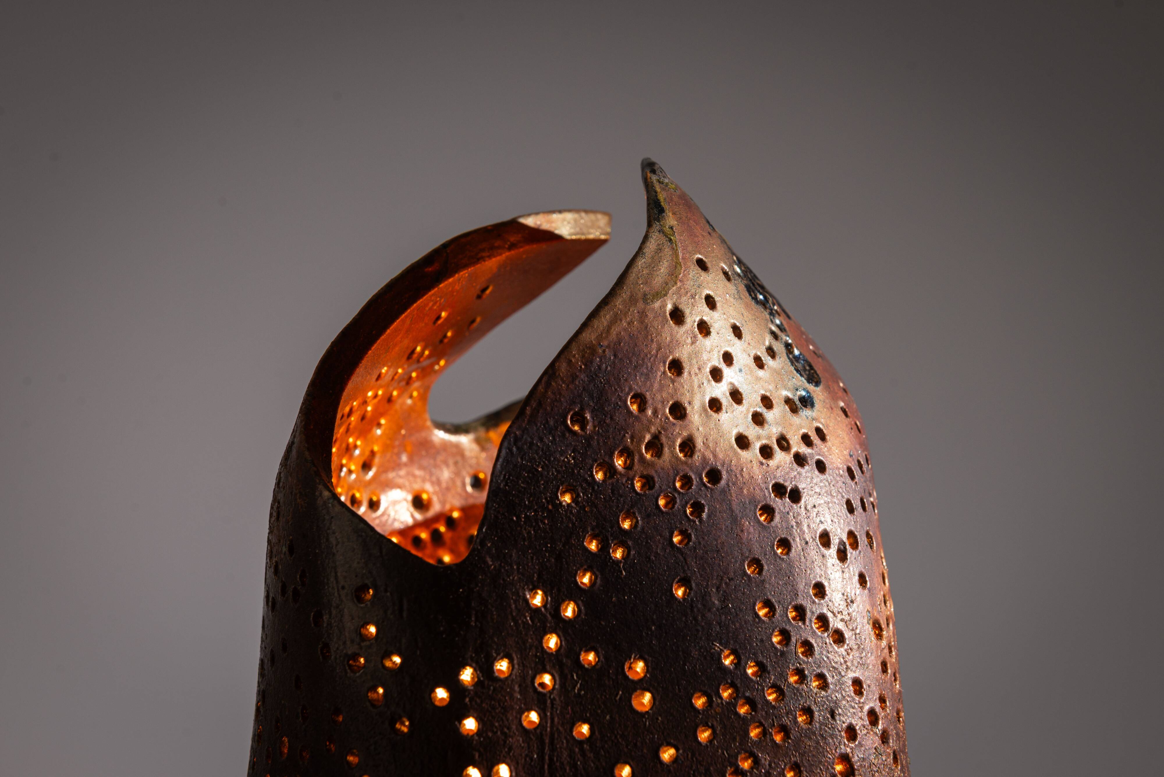 Sculptural ceramic table lamp