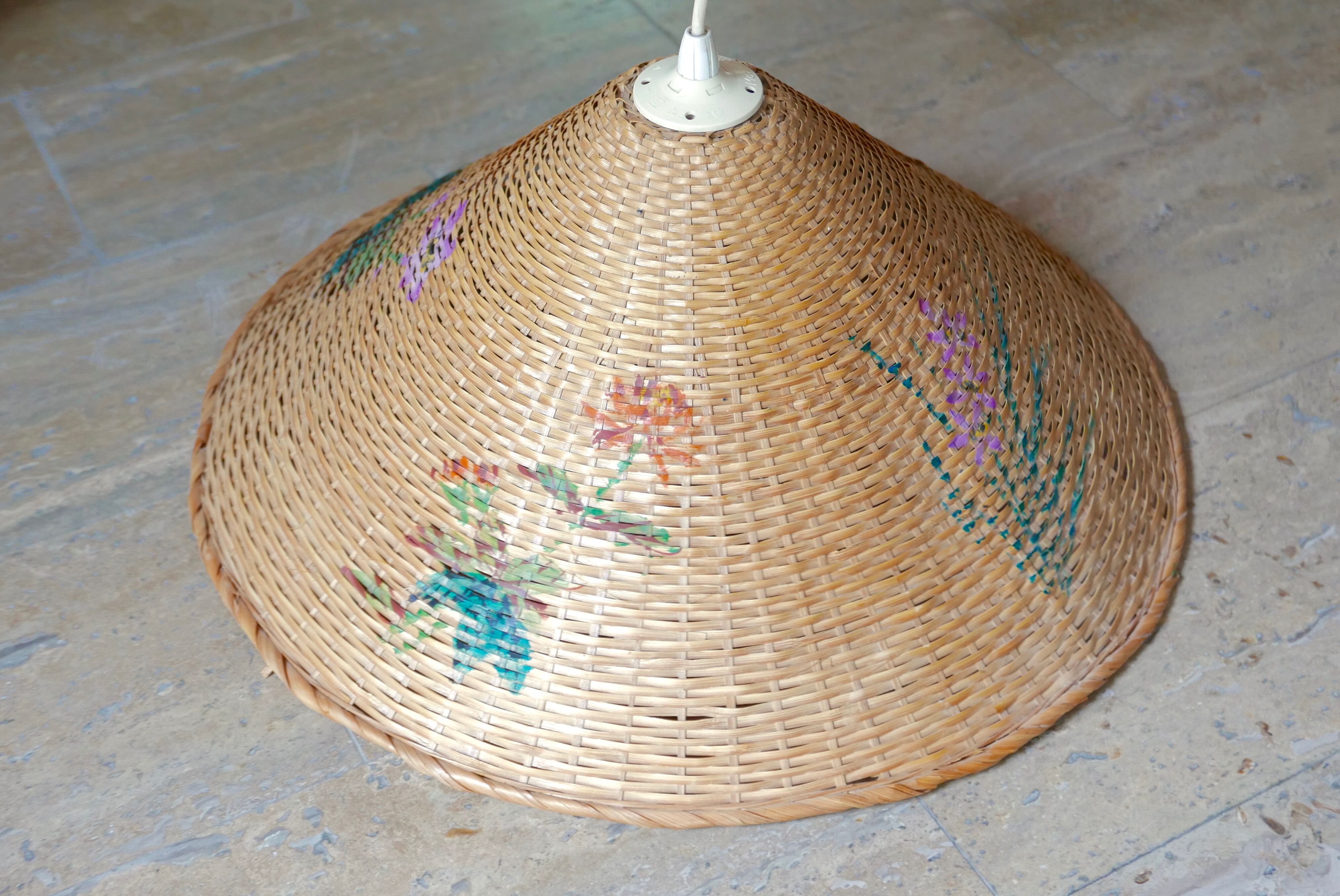 Suspension en osier décorée de fleurs années 70