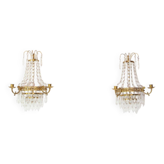 Pair of Swedish Gustavian style wall lights in brass and 20th century pendants