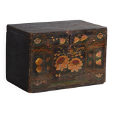 Coffre ancien peint en bois de pin – Chine, vers 1900
