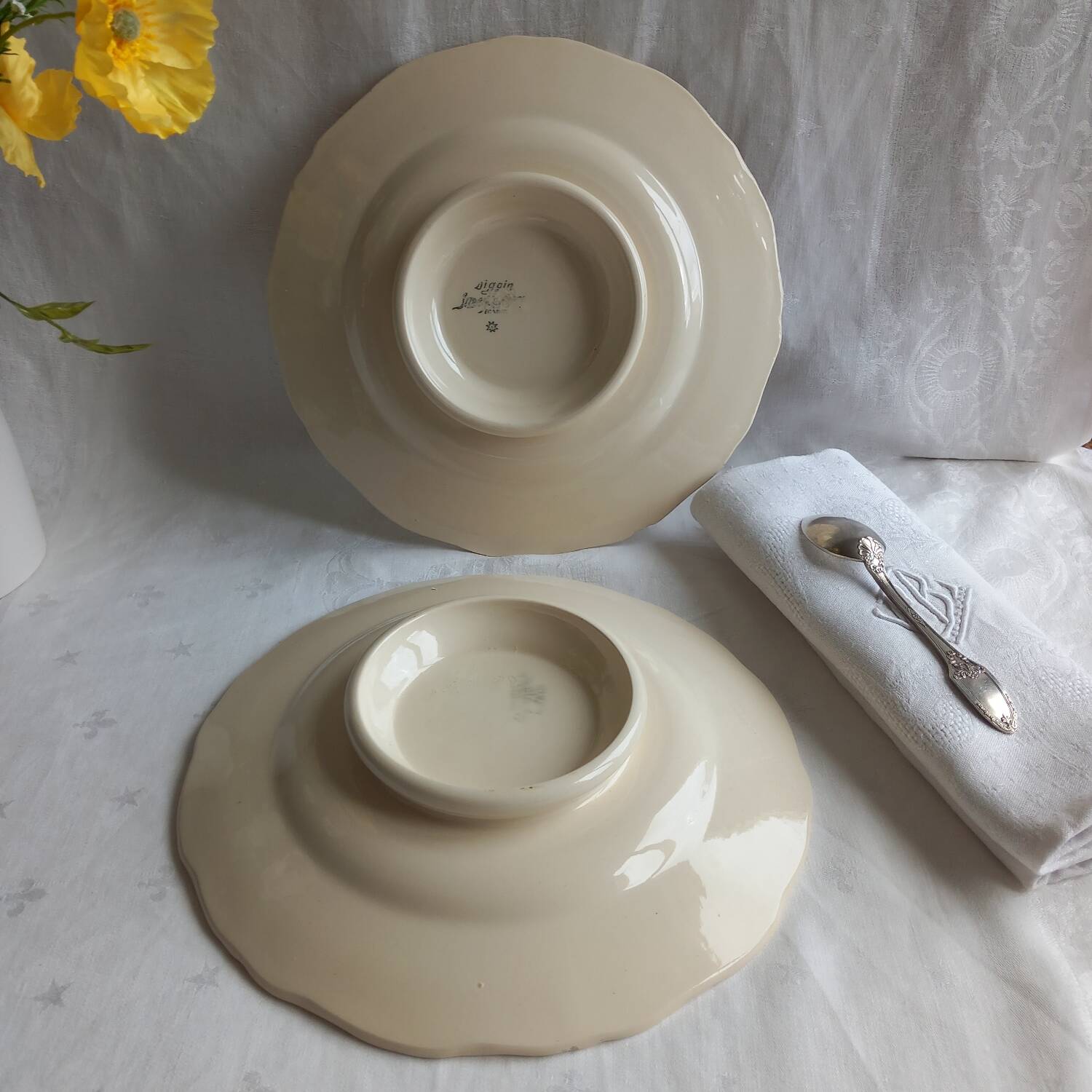 2 plates on Sarreguemines pedestal