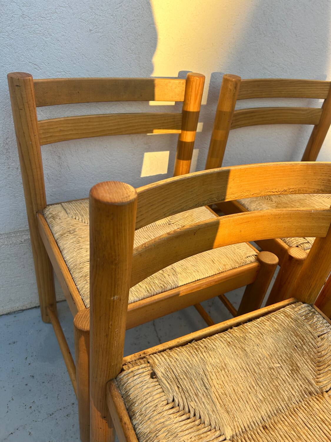4 vintage chairs made of solid wood and woven straw