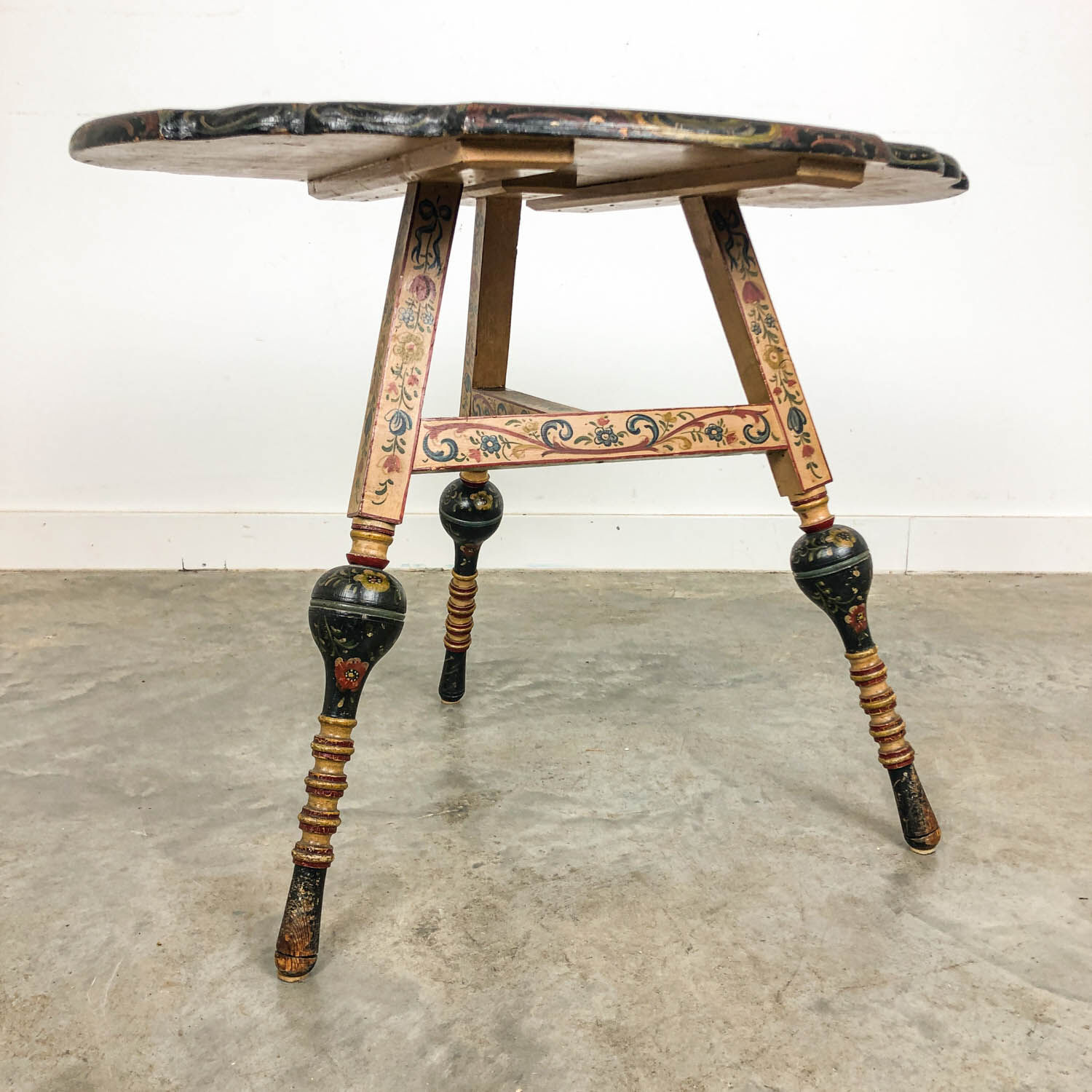 Dutch antique Hindeloopen table 18th century