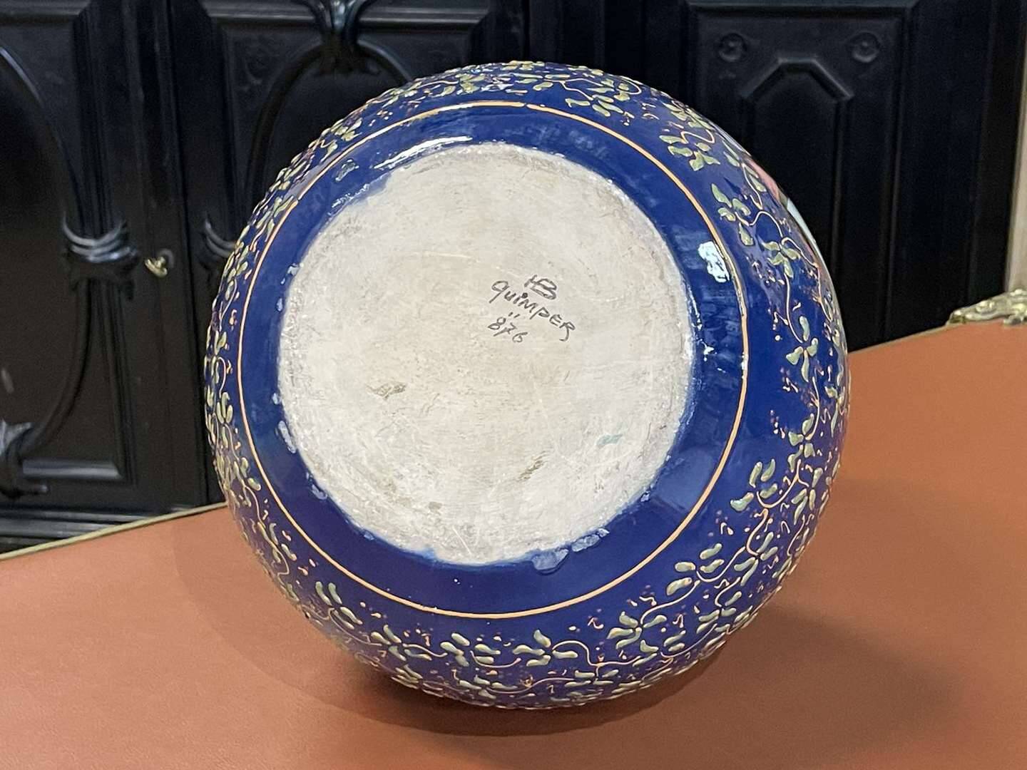 Large round vase in Quimper earthenware from the 1930s.