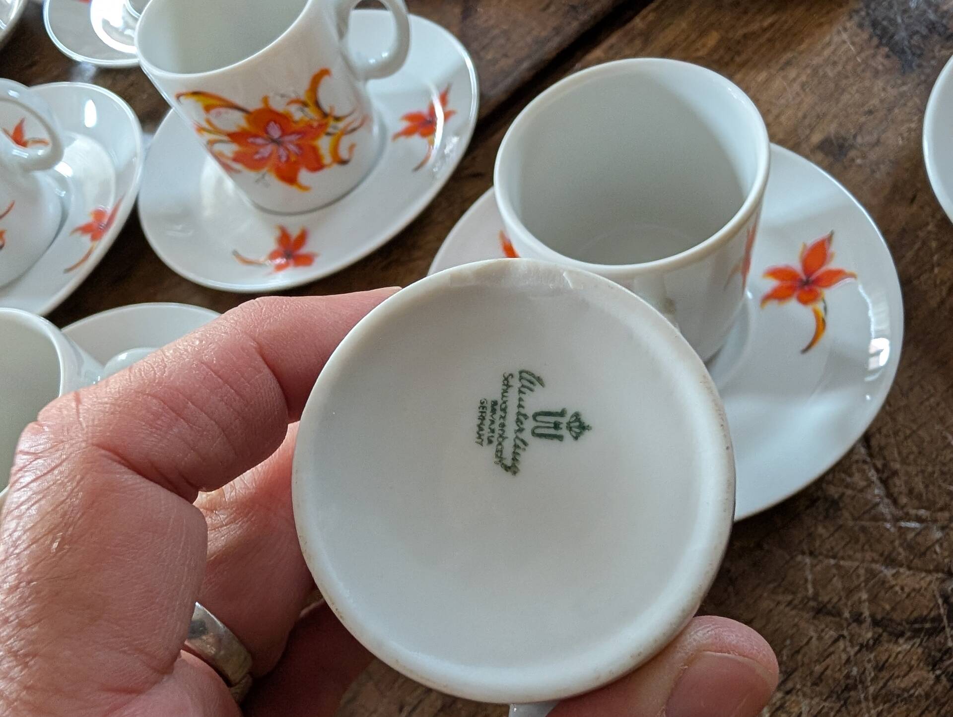 Service Winterling 70s – flamboyant floral orange décor