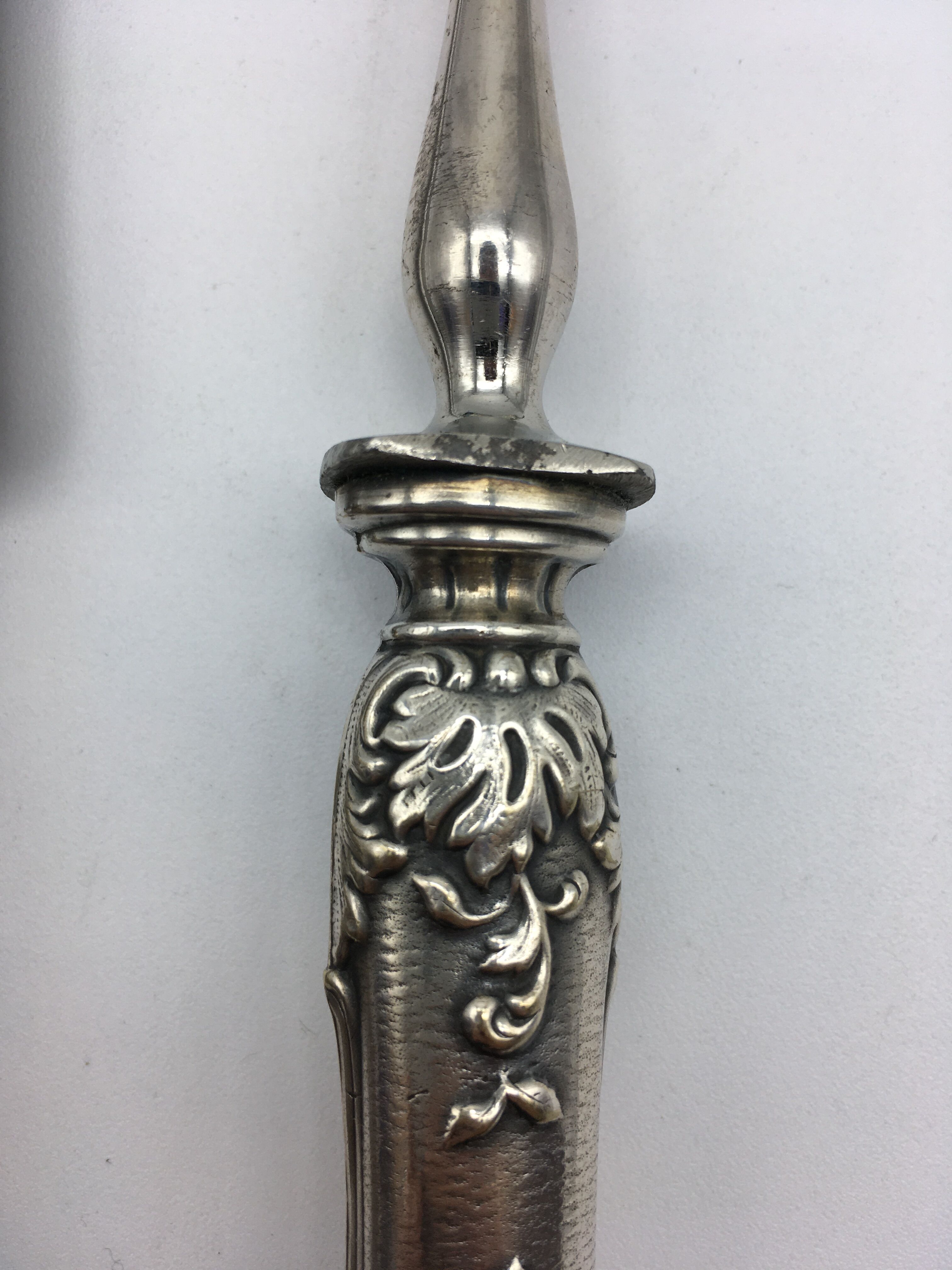 Box of cutlery with leg / roast silver filled.