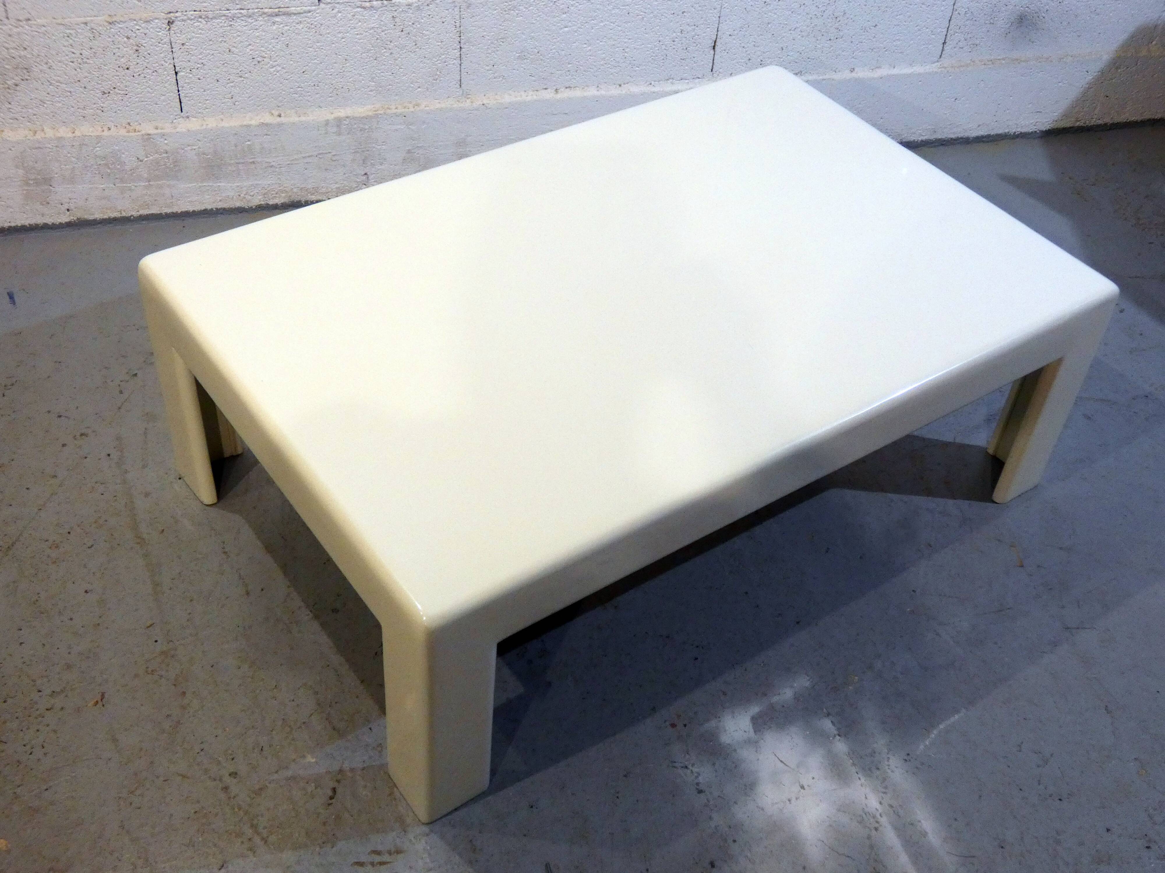 Laqué wooden coffee table