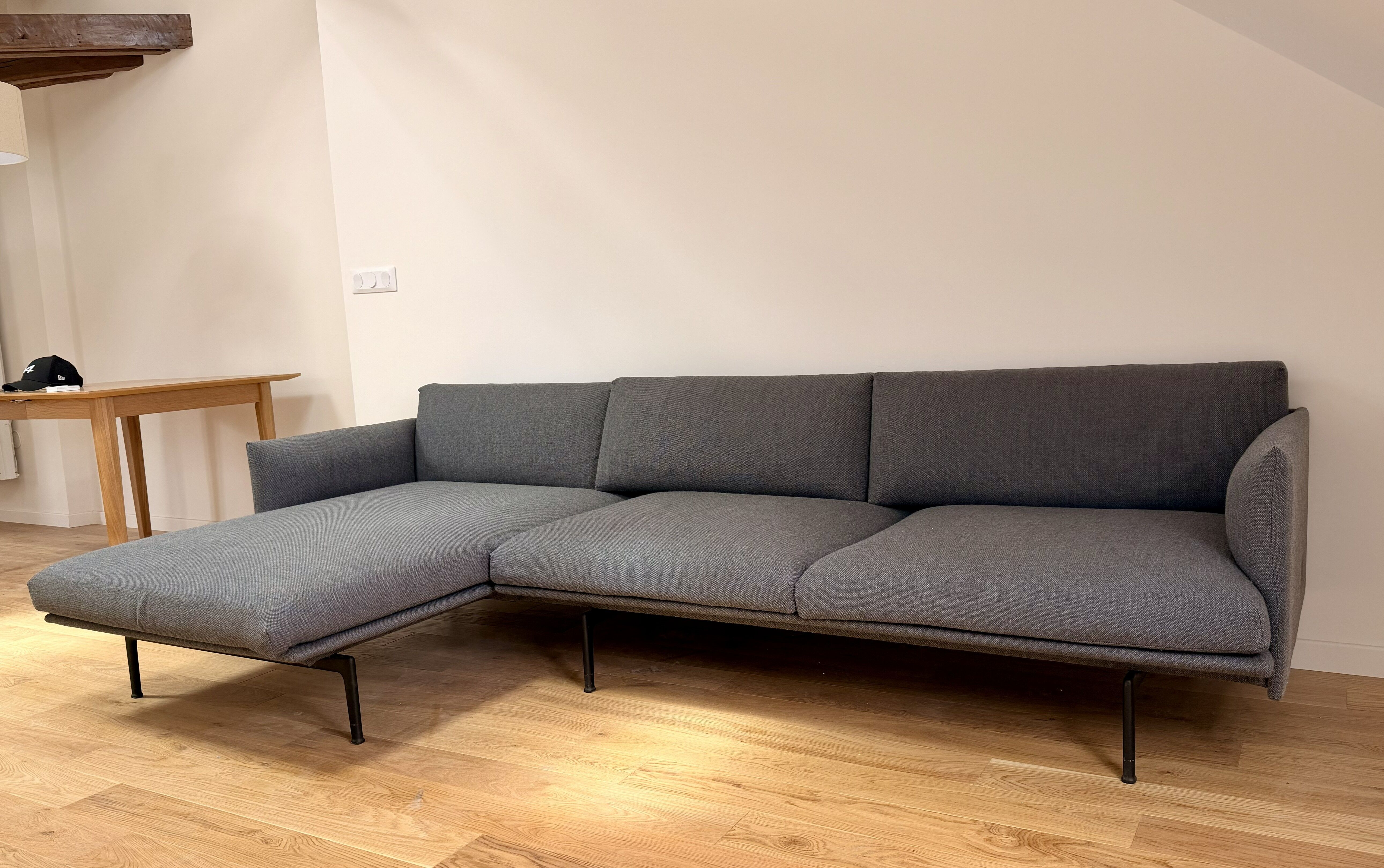 Muuto Outline Sofa with chaise longue