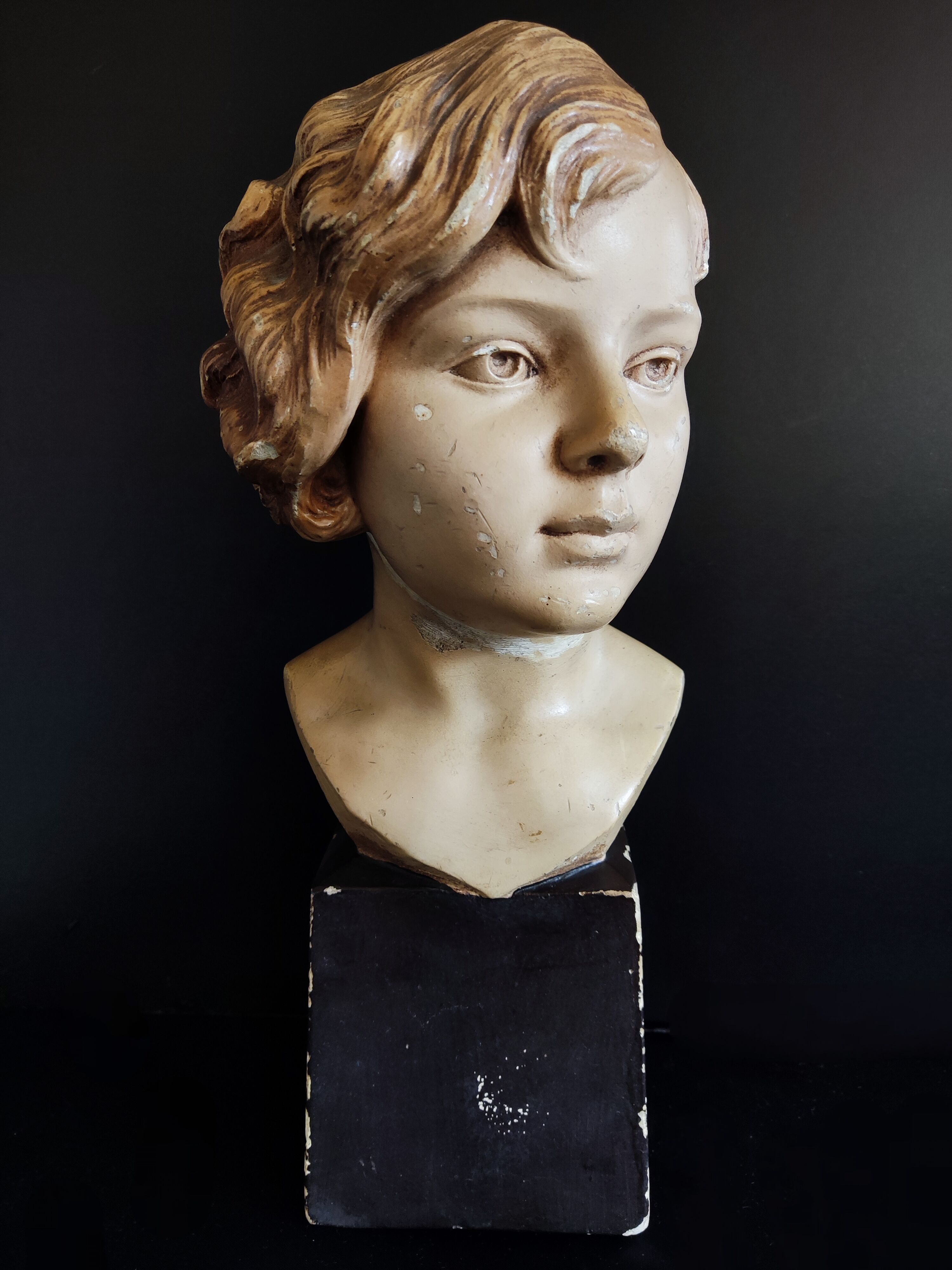 Bust young girl art deco