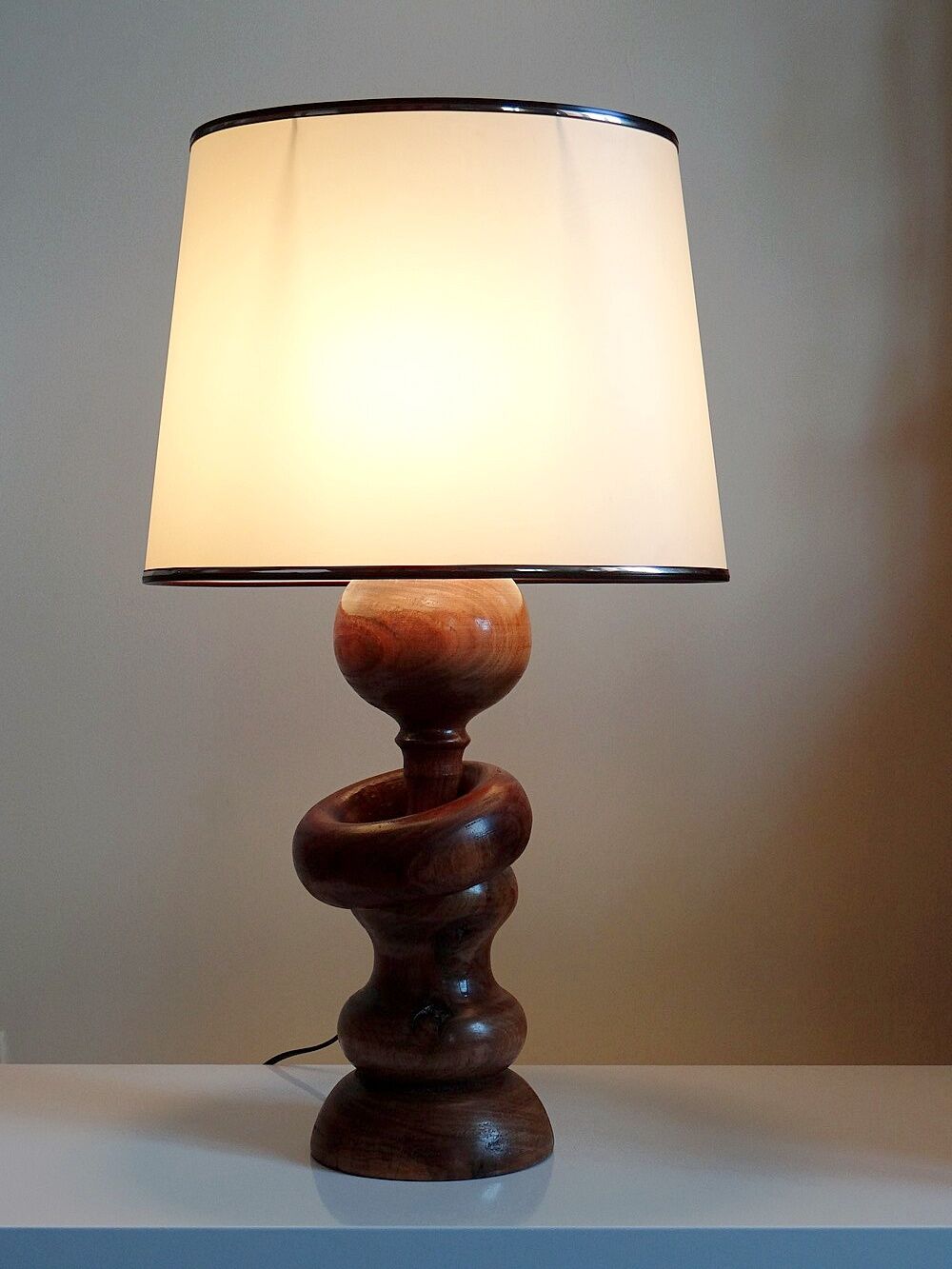 Impressive vintage Scandinavian style lamp designed with turned sculpted wood and a ring.