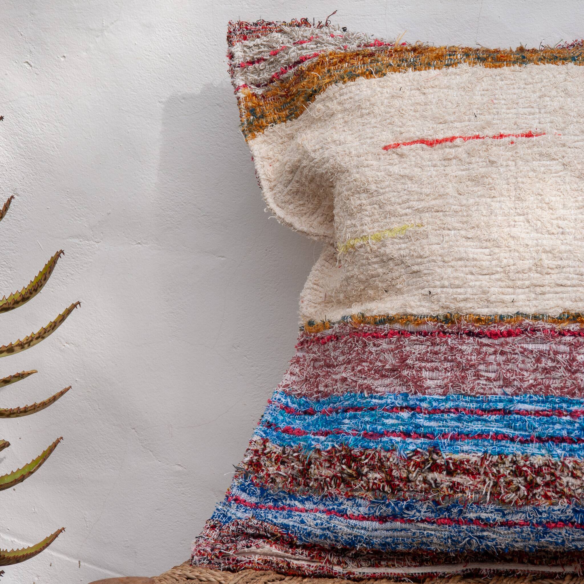 Housse de coussin artisanale en coton recyclé tissé main