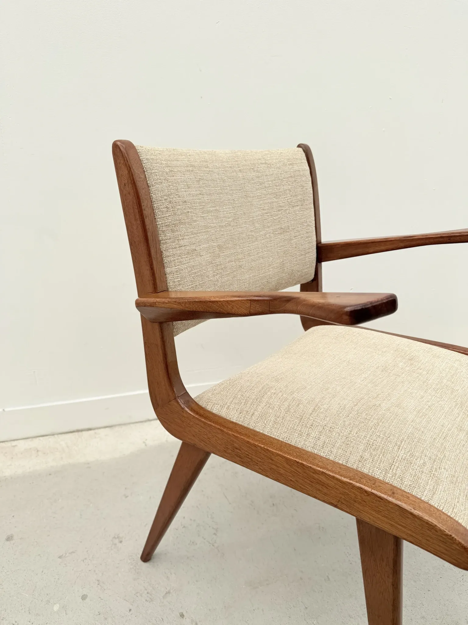 Chaise avec accoudoirs en teck et tissu, 1950