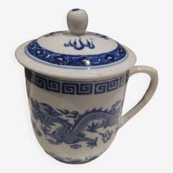 Tea mug with Chinese lid.
