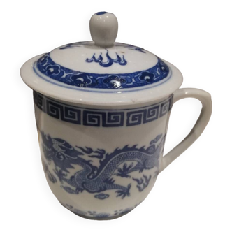 Tea mug with Chinese lid.