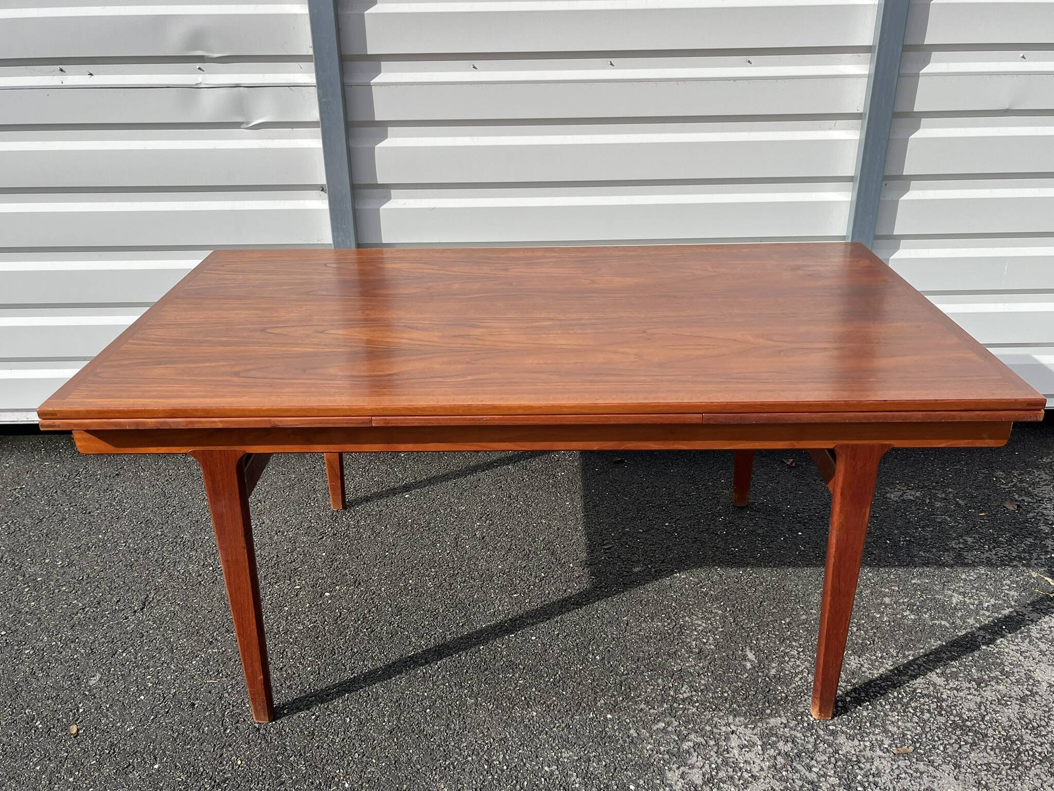 Scandinavian table, Henning Kjaernulf for Velje & Stole Møbelfabrik 🇩🇰