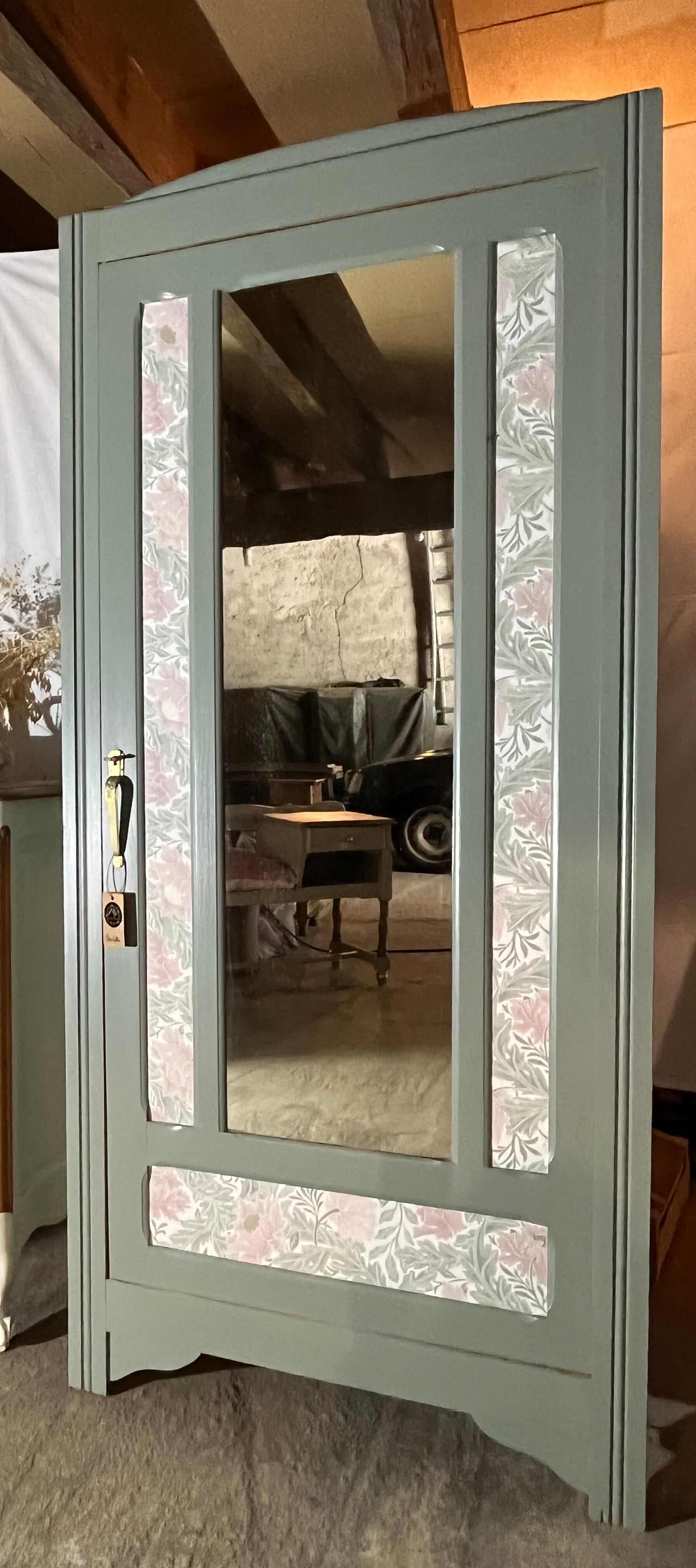 Parisian wardrobe Charlotte