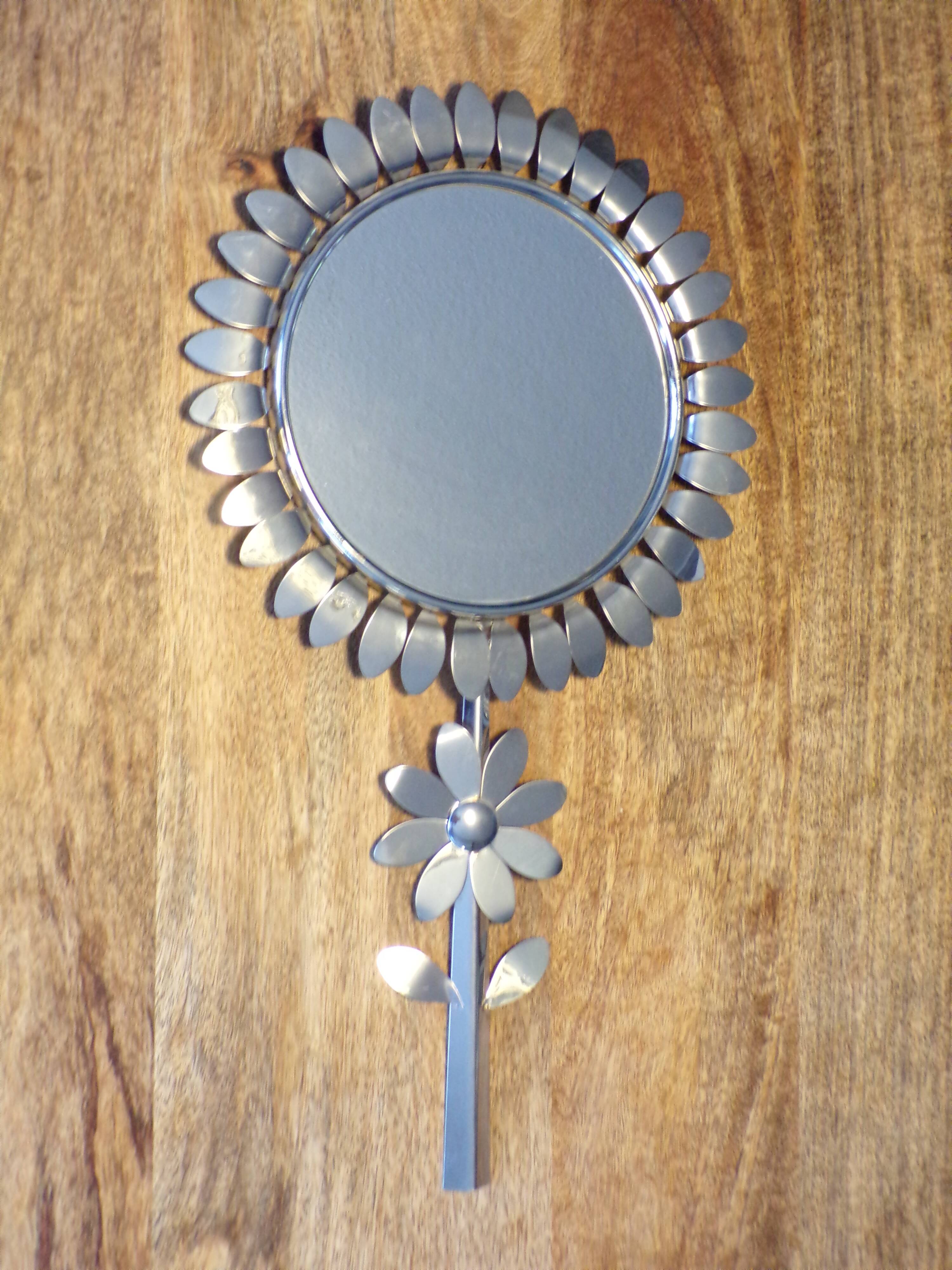 Miroir fleur mural 1970 en métal chromé