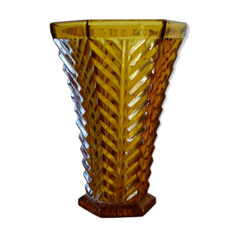 Vase art deco hexagonal en verre ambré 20ème