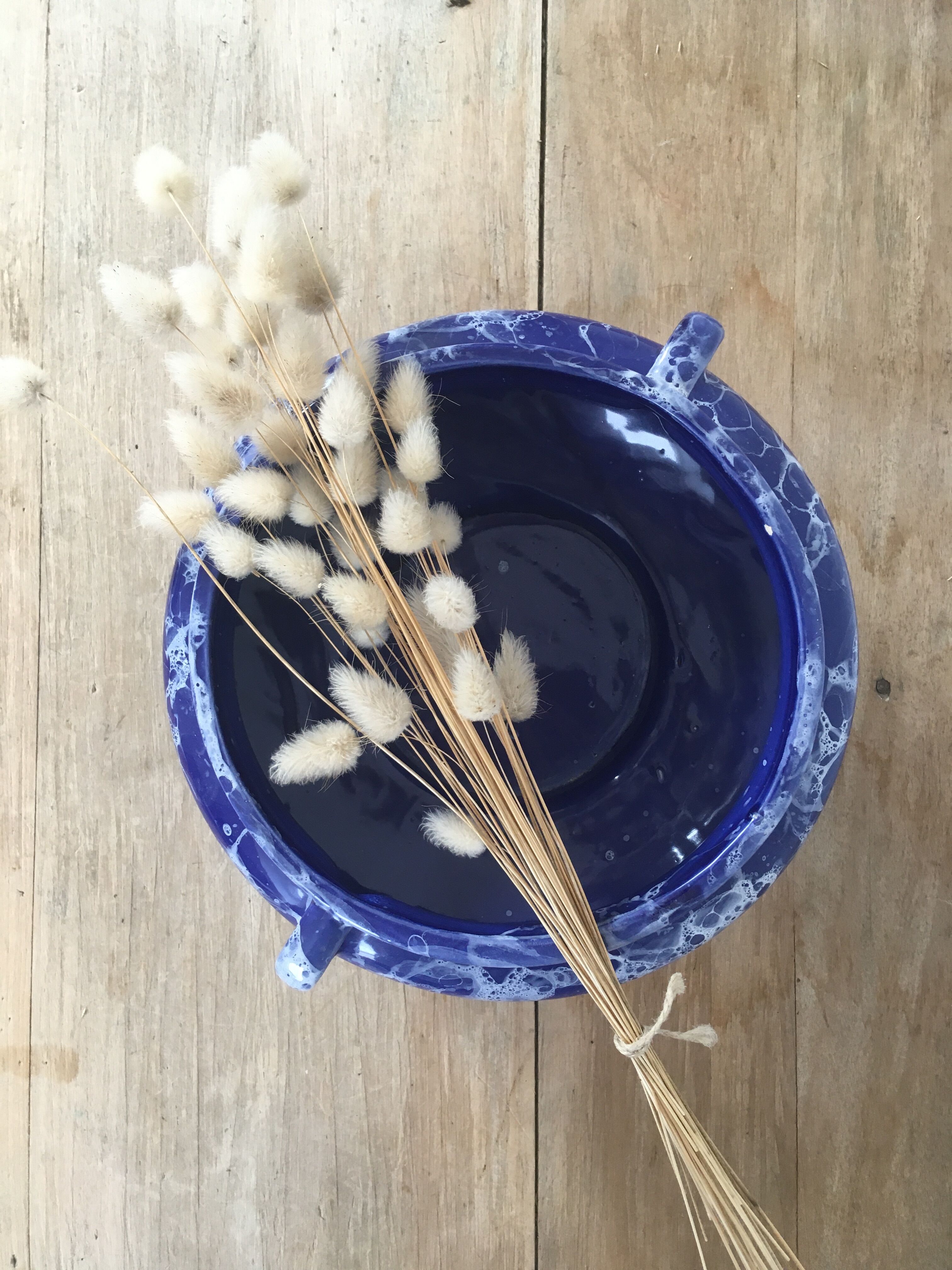 Blue & white marbled ceramic vase, pot cover