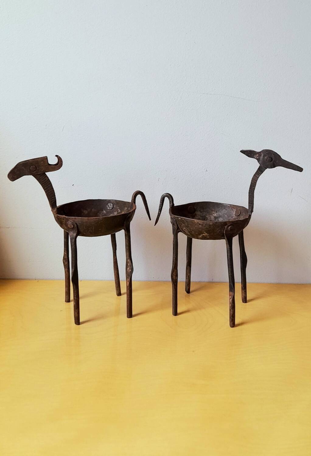 Zoomorphic wrought iron pocket emptier