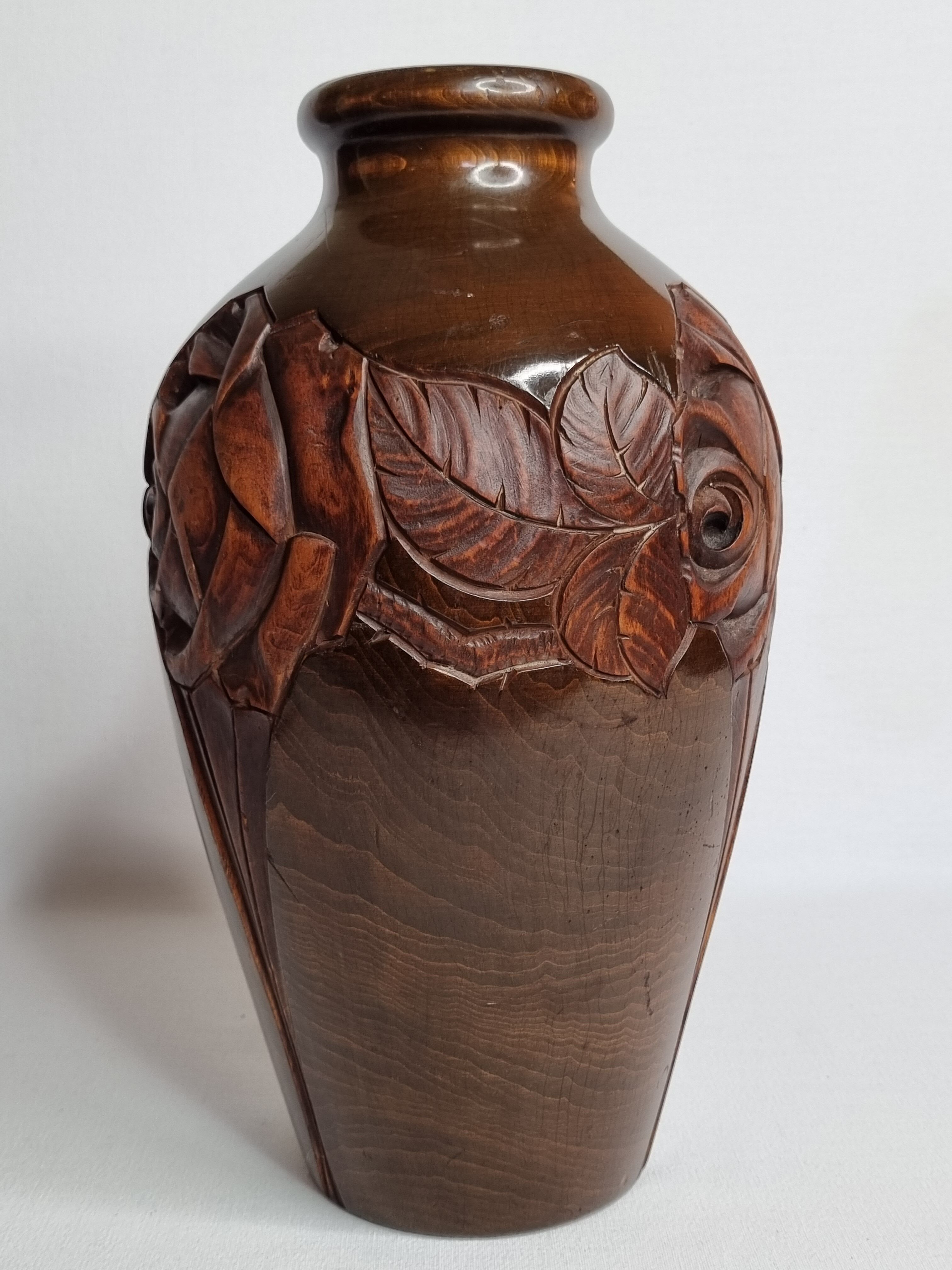 Decorative vase in turned and carved wood, signed "C. Léal", 30 cm