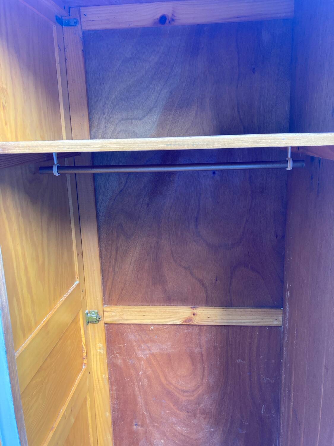 Armoire parisienne
