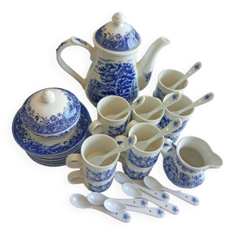 Service à café, porcelaine Churchill, bleu et blanc, 12 tasses et soucoupes, cafetière, pichet, sucrier, 12 petites cuillères en porcelaine