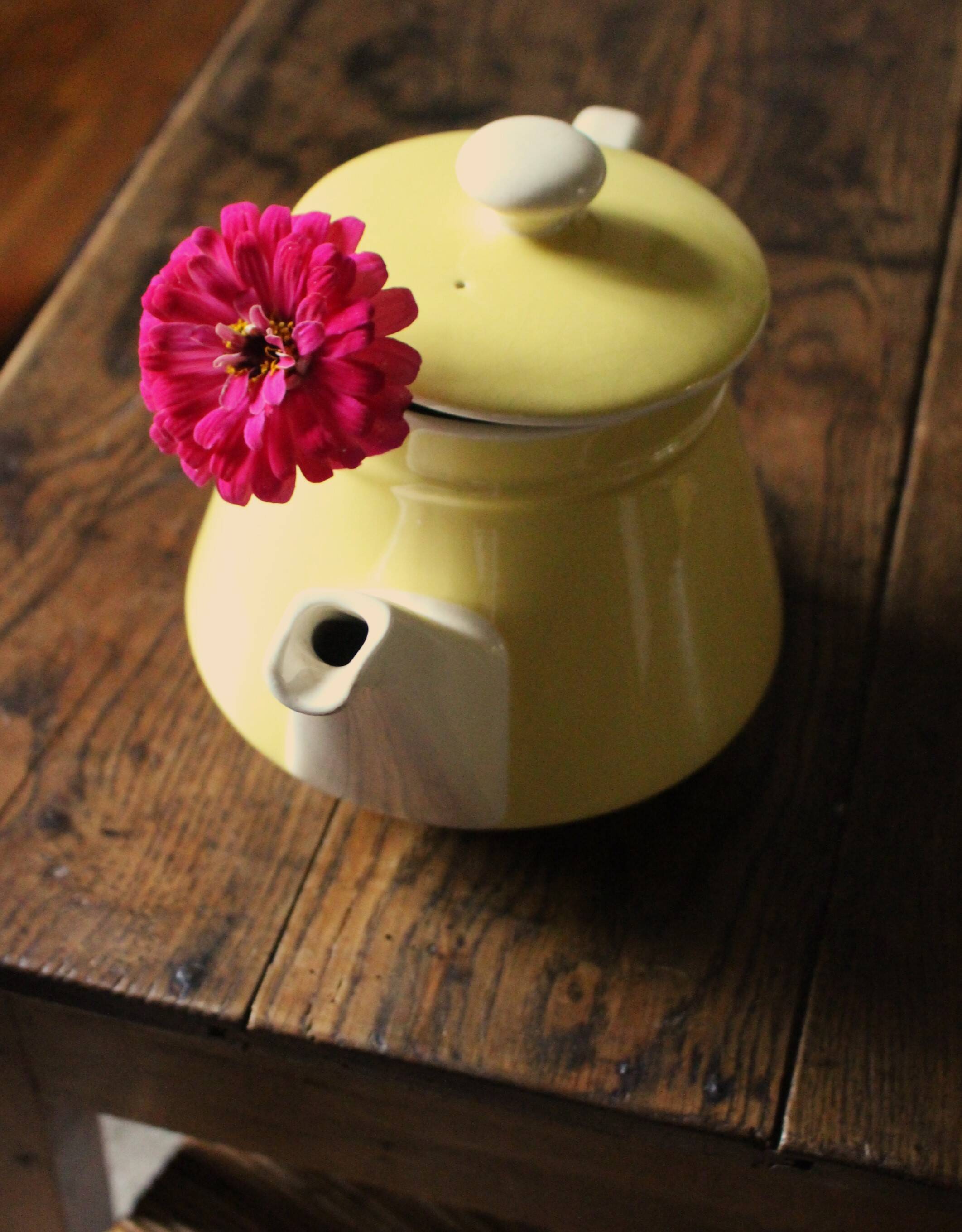 Villeroy Boch yellow earthenware teapot